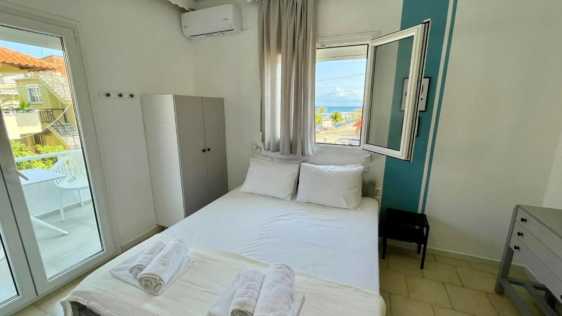 Afrodite II Sarti Aparthotel